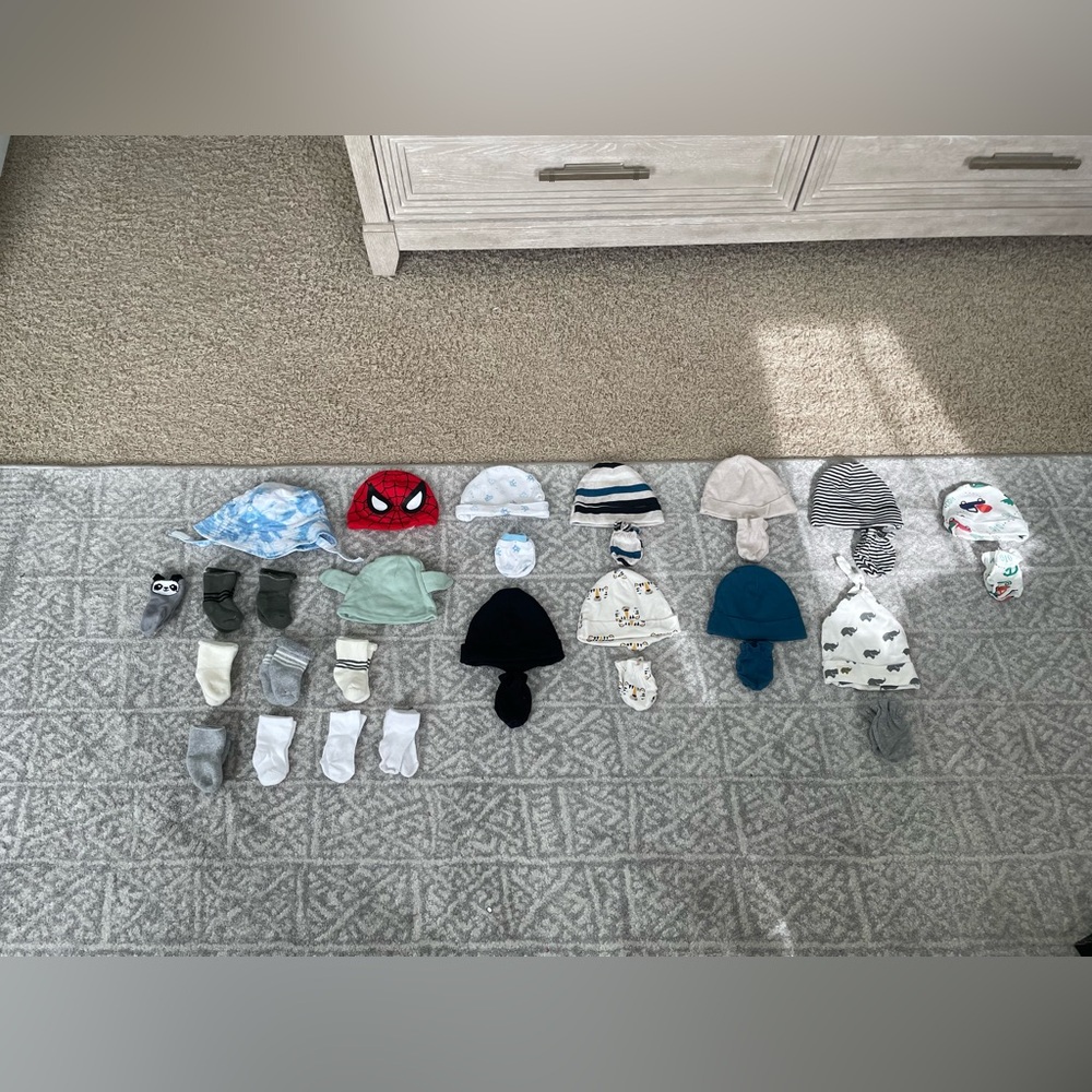NWOT assortment of infant hats, socks and gloves sizes 0-3 months